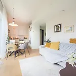 Bright & Comfortable Stay In Trendy Carlsberg