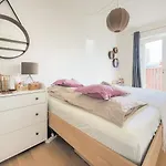 Bright & Comfortable Stay In Trendy Carlsberg